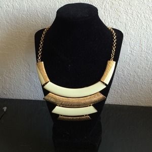 Statement necklace