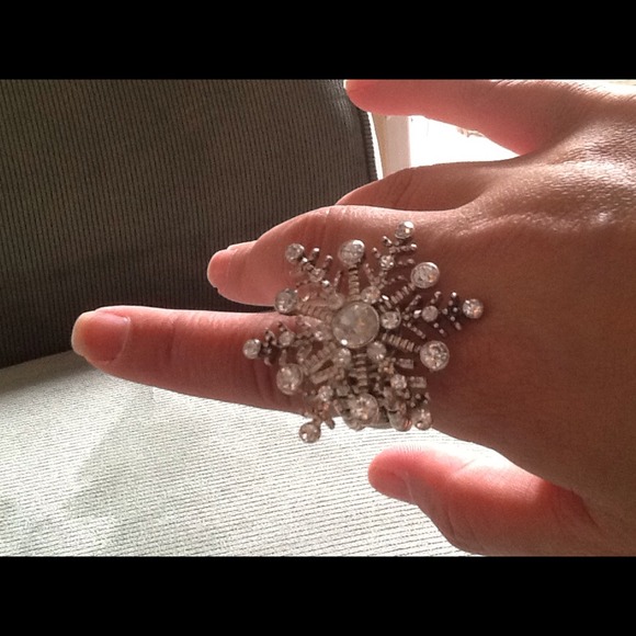 Silver snowflake stretchy ring
