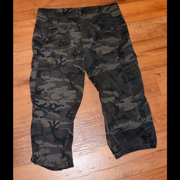 Camo cargo Capri pants