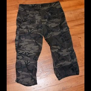 Camo cargo Capri pants