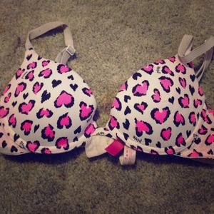 PINK VS pushup bra 🔸PRICE REDUCED 🔸