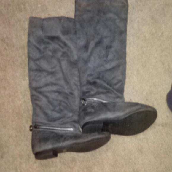 Grey boots