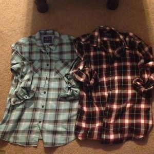 2 "mens" AE l/s button downs.