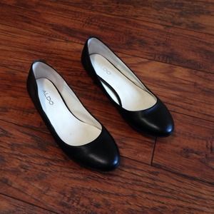 Aldo black leather flats