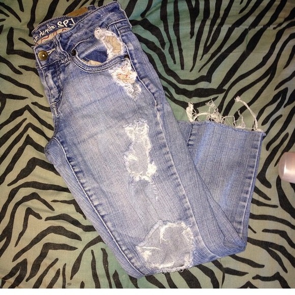 Boyfriend type Jean capris .