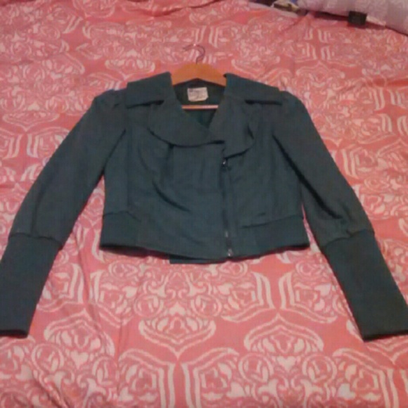 Moving to Hawaii, must sell! Green cropped jacket