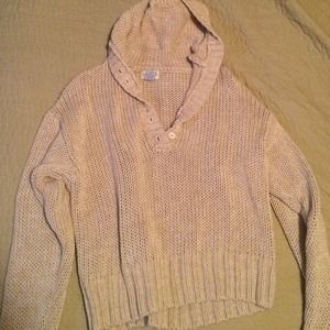 Knitted sweater with hood