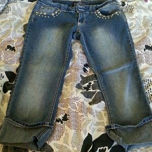 Studded denim capri's