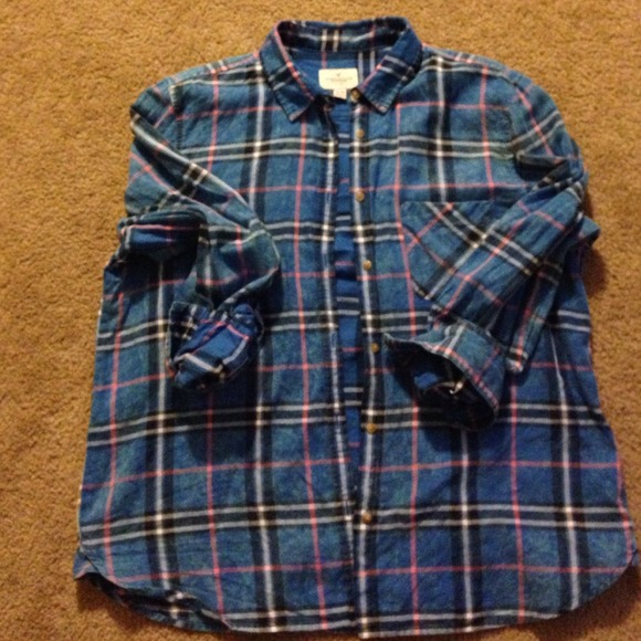 AE acid wash plaid, bootcut jean, 3 tee bundle