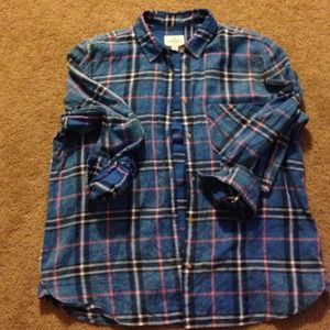 AE acid wash plaid, bootcut jean, 3 tee bundle