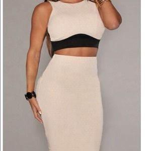 Round Neck Sleeveless Crop top and skirt suit.