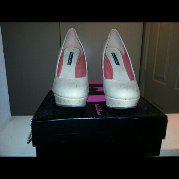 Cream Wedges - Picture 2 of 3