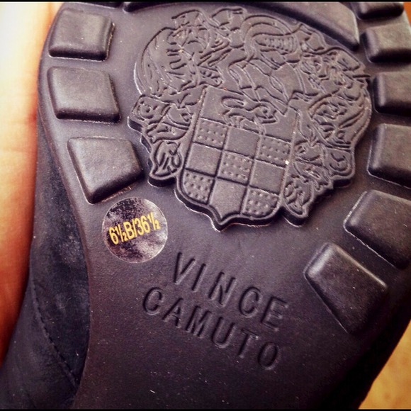 Vince Camuto ankle boots - Picture 2 of 3