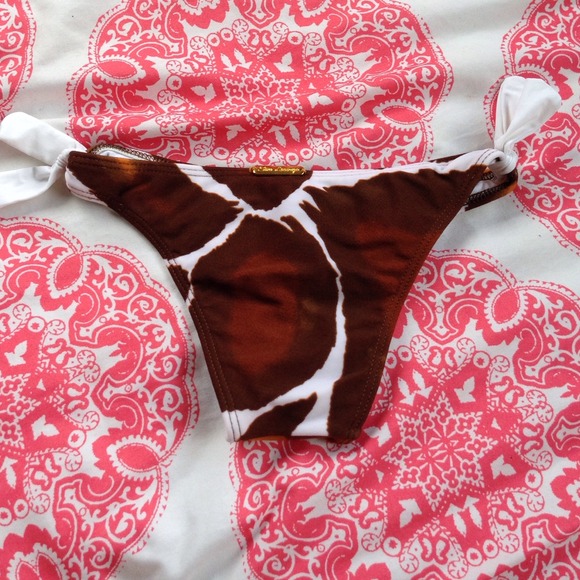 San Lorenzo giraffe Brazilian bottoms