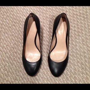 Banana Republic Ivonne Pump in Black Leather