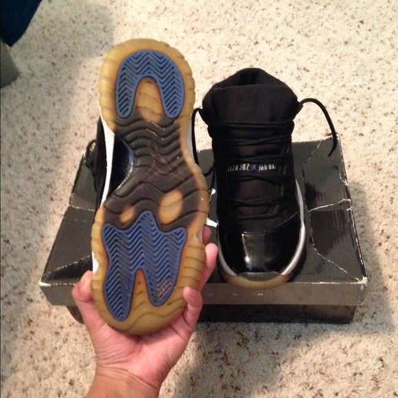 SOLD! Jordans sz 3.5Y - Picture 1 of 4
