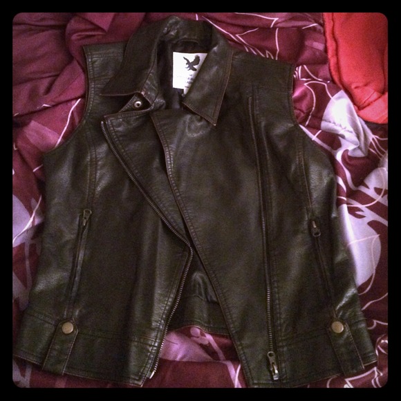 Brown boutique faux leather vest Nwot