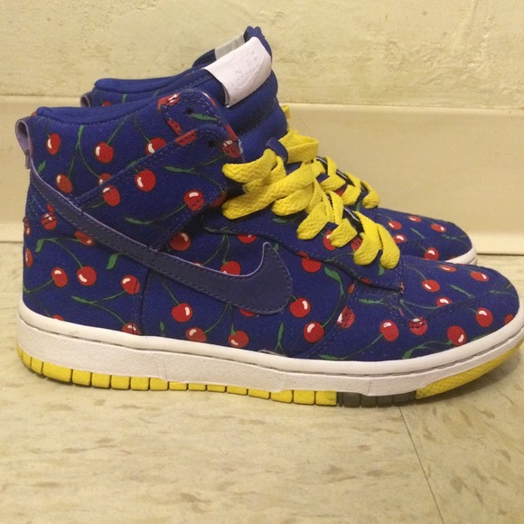 Nike "Cherry" Dunks 🍒