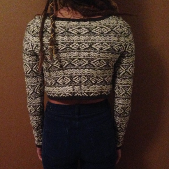 🚫SOLD🚫cropped knit sweater - Picture 2 of 2