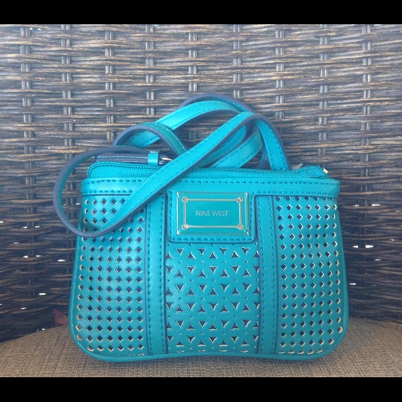 🎉🎉HOST PICK🎉🎉 Nine West Show Stopper Crossbody - Picture 1 of 3