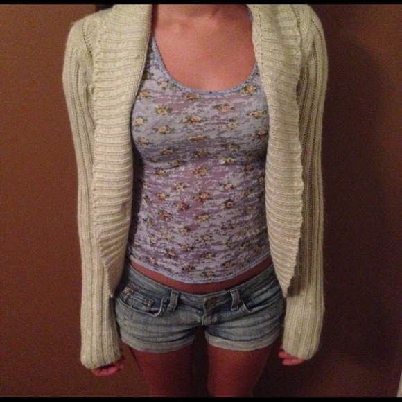 ⛔️ SOLD ⛔️ beige round necked sweater