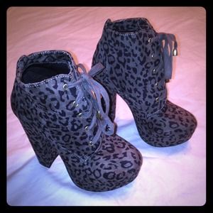 Forever 21 gray and black leopard boots