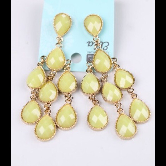 NWT Dangle Earrings. - Picture 3 of 3