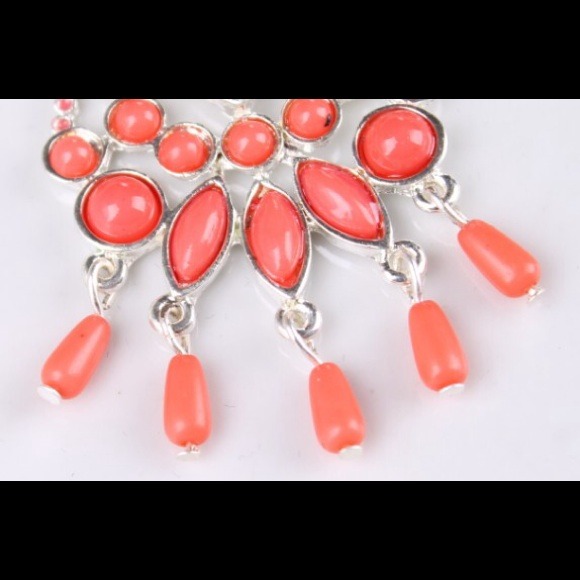 NWT Silvertone dark Peach Dangle Earrings - Picture 3 of 3
