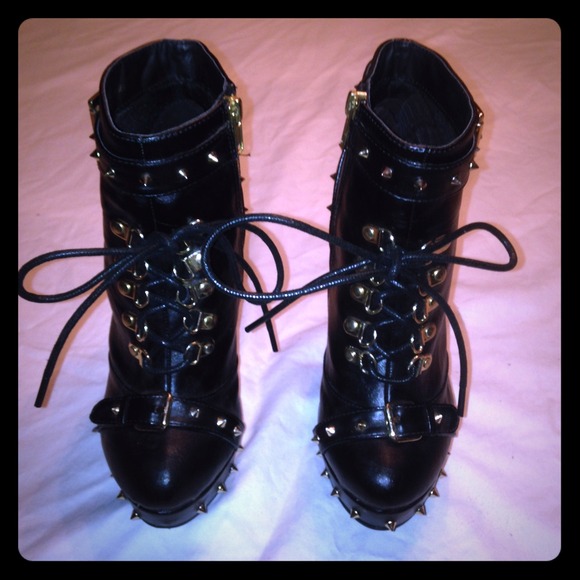Shoe Dazzle Shoes - Shoedazzle leather booties with gold spikes