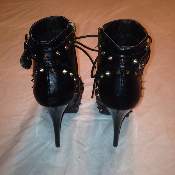 Shoedazzle leather booties with gold spikes - Picture 4 of 4
