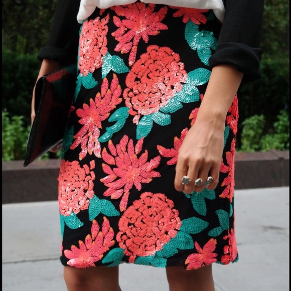 🚫sold🚫Floral sequin skirt - Picture 3 of 4