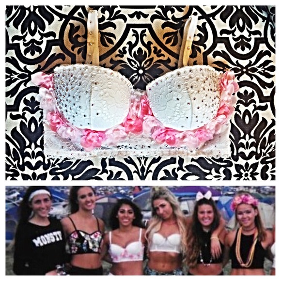 Festive lace bustier🌸