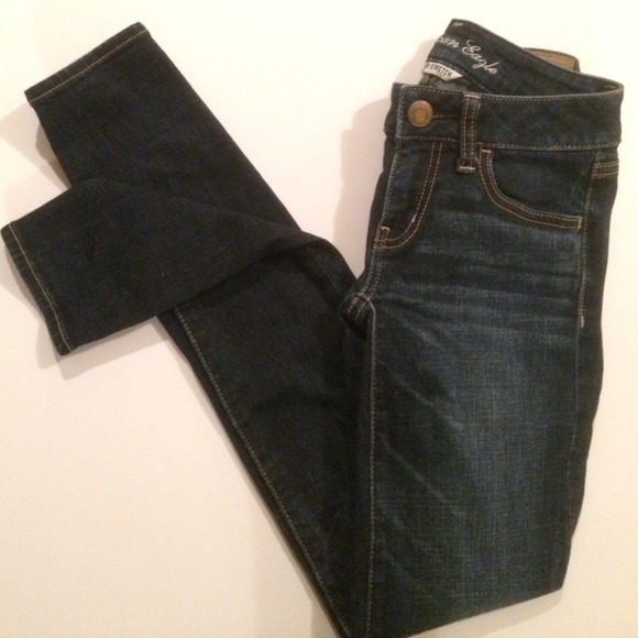 American Eagle skinny jegging