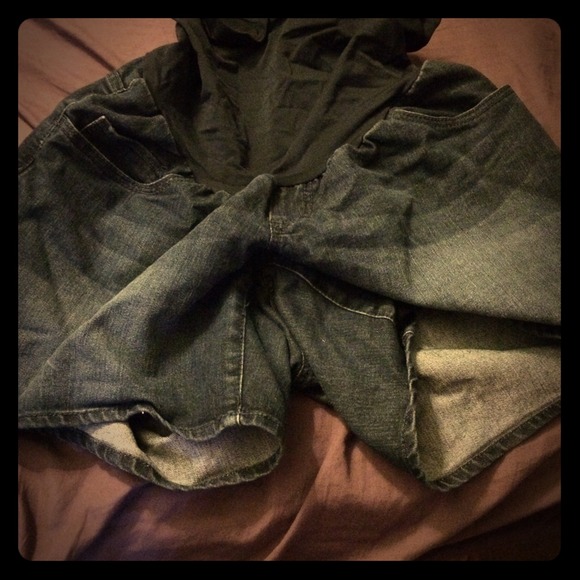 Adorable maternity shorts!