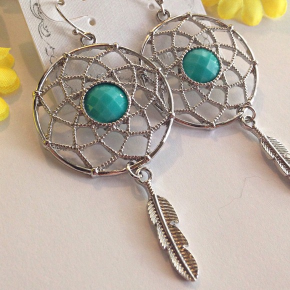 ❗️🚫SOLD IN BUNDLE❗️Teal Dreamcatcher Earrings - Picture 2 of 2