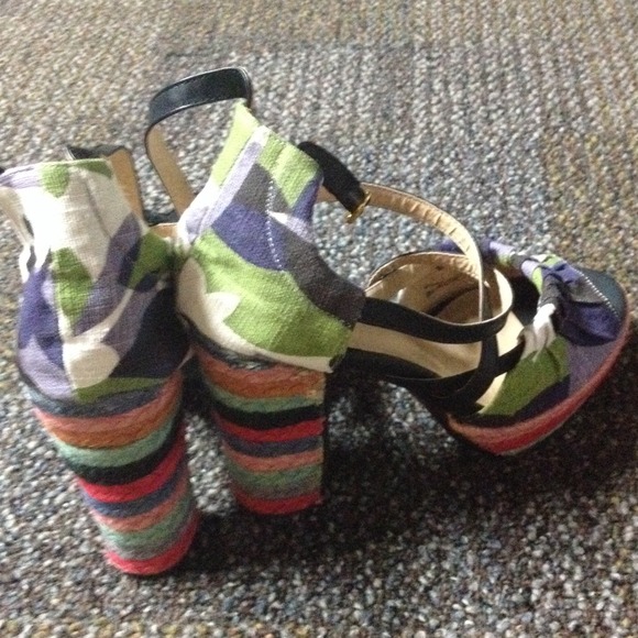 Sandals with heel