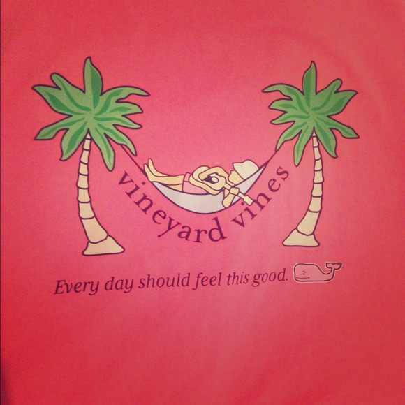 Vineyard Vines tshirt