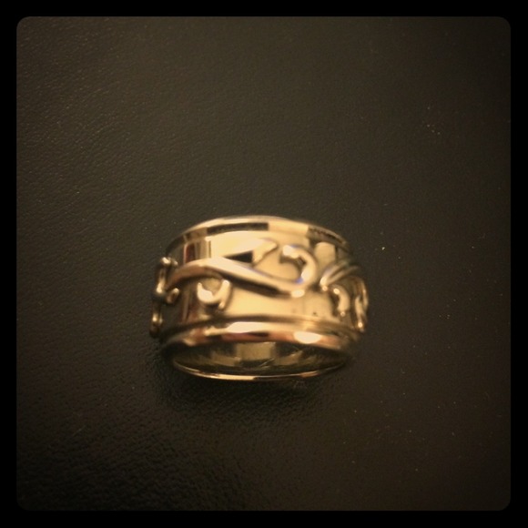 Wide scroll ring