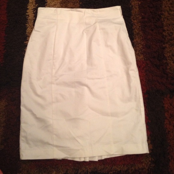 White pencil skirt