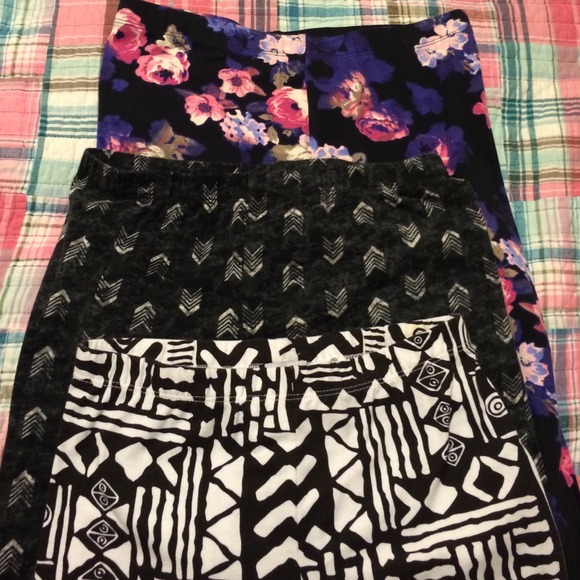 Bundle of 3 print leggings!