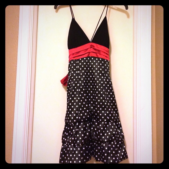 Black and white polka dot dress w red sash!