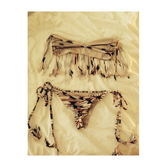 Acacia Swimwear - Picture 2 of 3