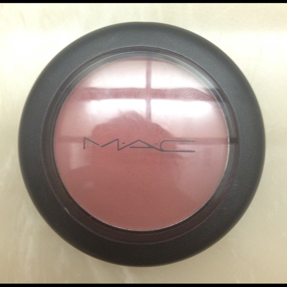 MAC sheertone blush in Pinch Me