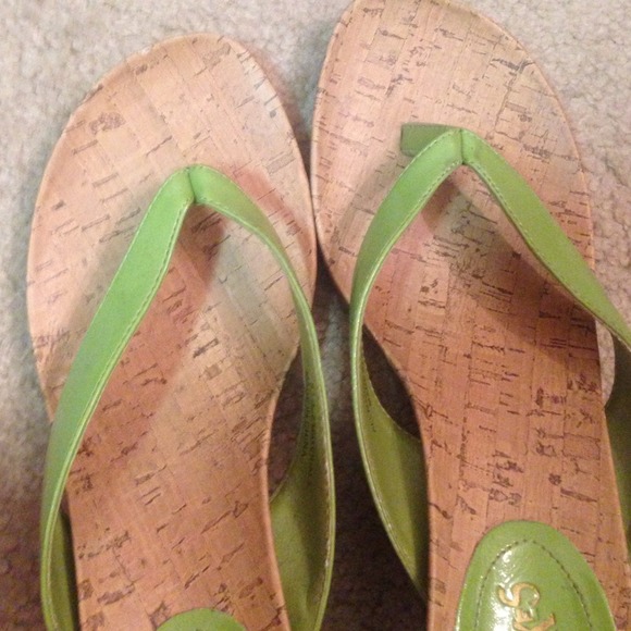 Fun Green Wedges - Picture 4 of 4