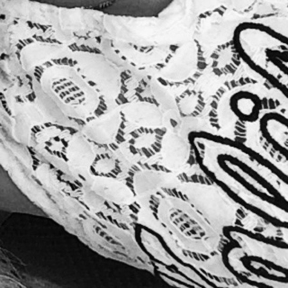 REDUCED ☑️ Kendall & Kylie lace top - Picture 3 of 3