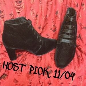 Black Velvet shoes 🎉HOST PICK 11/04