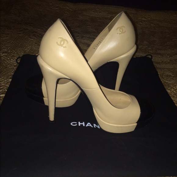 Chanel being platform with black cap toe - Picture 2 of 4