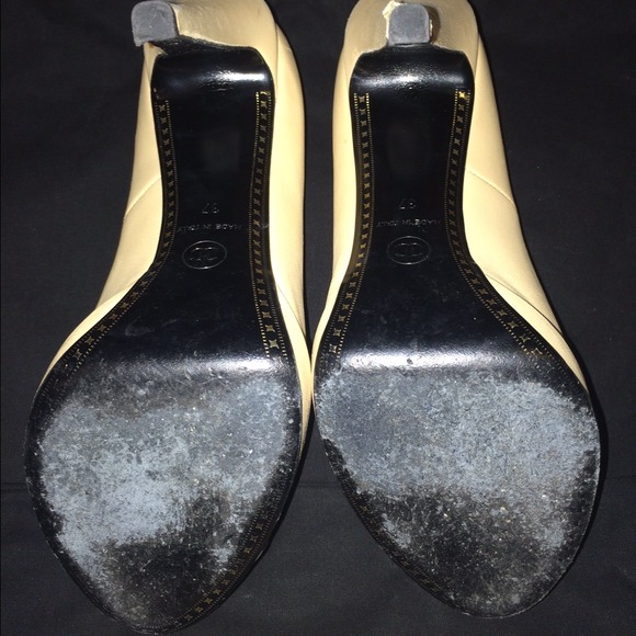 Chanel being platform with black cap toe - Picture 4 of 4