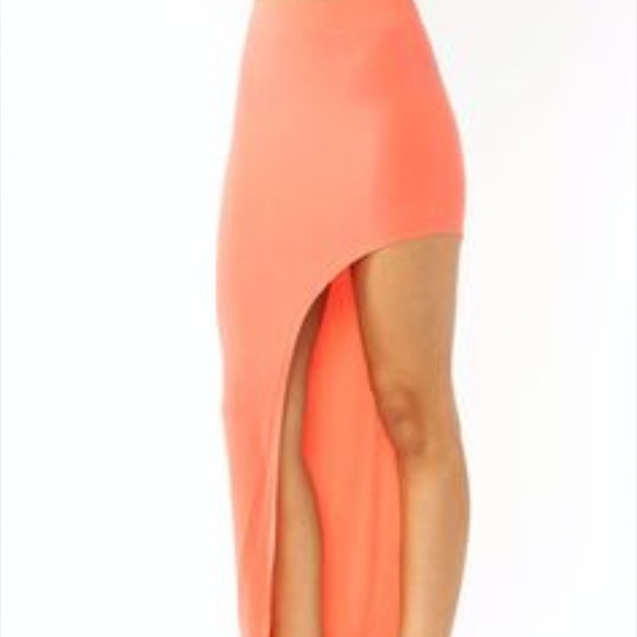 Maxi skirt with curved split.