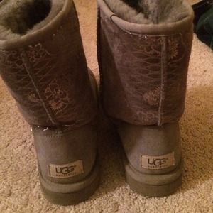 Grey kimono UGG boots